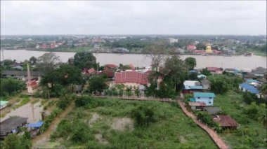 Tayland 'da Chao Phraya nehri ve bir adanın havadan görünüşü