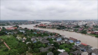 Tayland 'da Chao Phraya nehri ve bir adanın havadan görünüşü