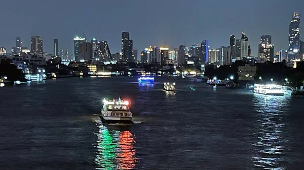 Paysage Urbain Rivière Bateaux Naviguant Thaïlande — Photo