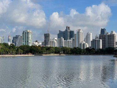 Tayland 'da park manzarası ve şehir manzarası
