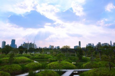 Tayland 'da bir parkta gökyüzünde bulutlar