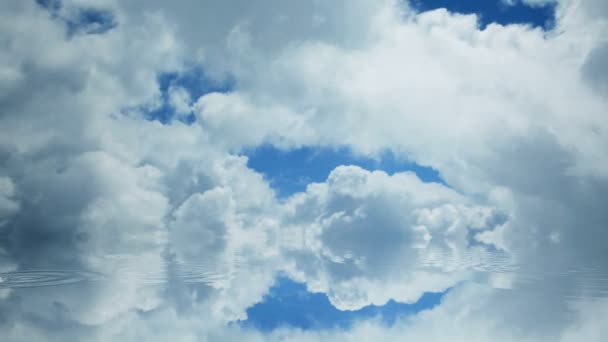 시간 경과 구름과 물 반사 호수 표면에 상품 — 비디오
