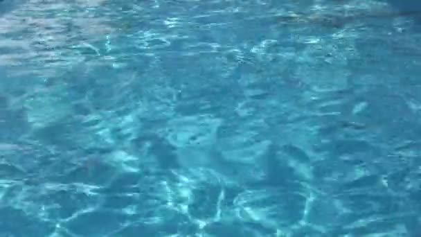 Surface de l'eau piscine — Video