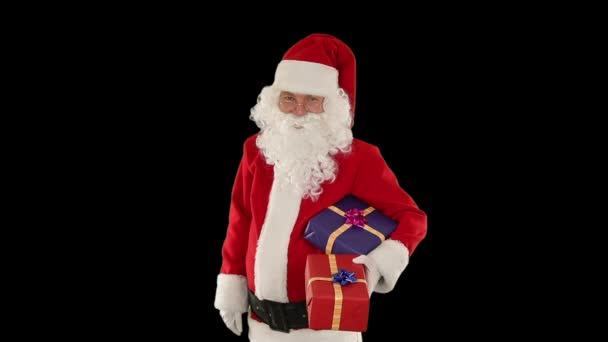 サンタ クロースのプレゼント ブラックに対して保持しています。 — ストック動画