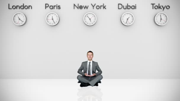 Üzletember meditál világ időt mér és nagyvárosok háttér — Stock videók