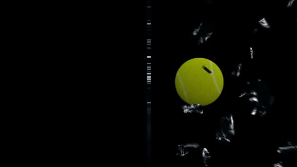 Vidro quebrando de bola de tênis — Vídeo de Stock