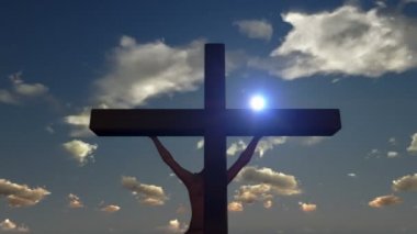 Jesus üzerinde çapraz, yakın çekim, günbatımı, bulutlara timelapse kaydırma