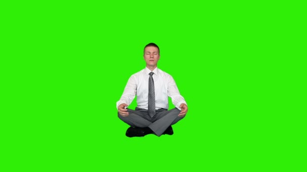 Businessman meditating — Stock Video