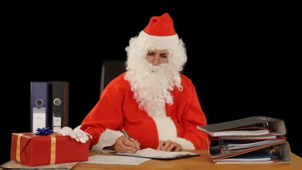 Santa Claus Oficina Escribiendo Una Lista Buenos Malos Luma Matte — Vídeos de Stock