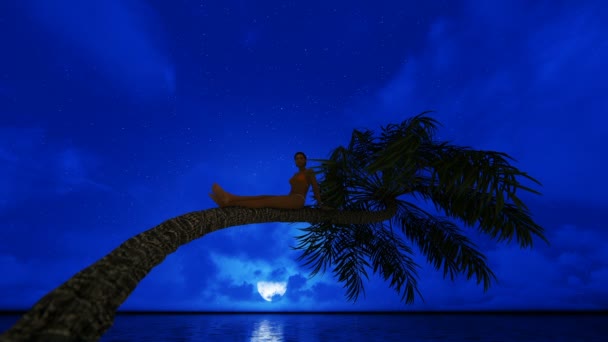 年轻美丽的女人 坐在水面上的棕榈树上 在星空满月的映衬下 — 图库视频影像