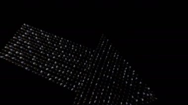 İş adamları, ok şeklindeki bir iş kadını tarafından yönetiliyor. 4K, siyahlara karşı.