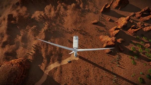 在4K沙漠风力涡轮机顶部维修工人的无人机视图 — 图库视频影像