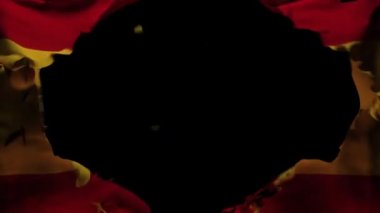 Altın çocuk zaferle el kaldırıyor, kusursuz döngü, siyahlara karşı.