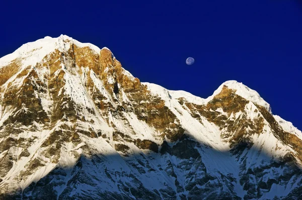 Uno de los picos más altos del mundo Annapurna . — Foto de Stock