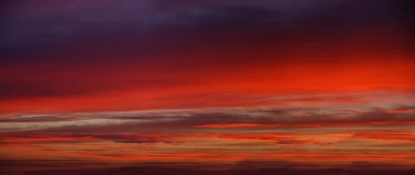 Coucher de soleil rouge-violet . Images De Stock Libres De Droits