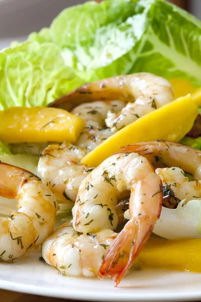 Salade de crevettes à la mangue — Photo