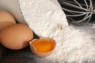 un, yumurta ve çırpma teli
