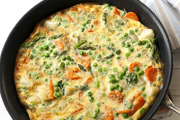 Frittata in frypan koken — Stockfoto