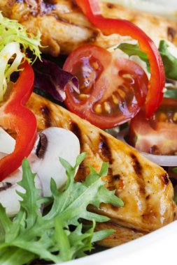 sıcak tavuk salatası