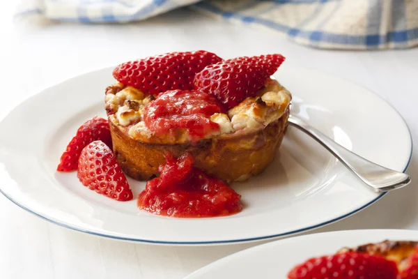 Baked Ricotta Dessert with Strawberries — Stock Photo, Image