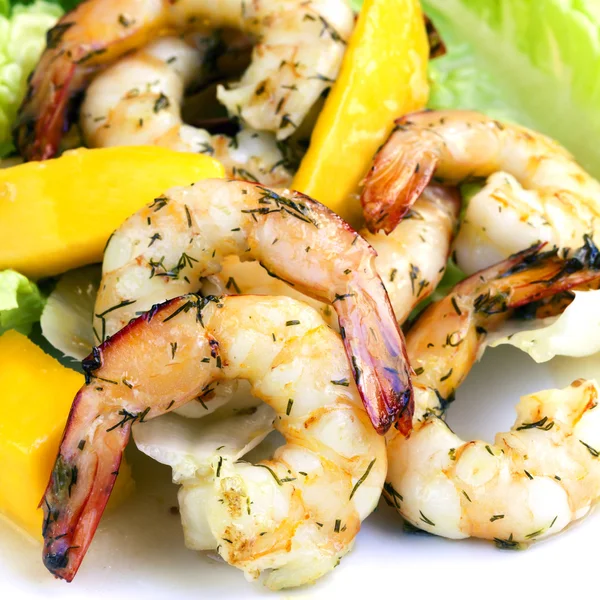 Salade de crevettes et de mangues — Photo