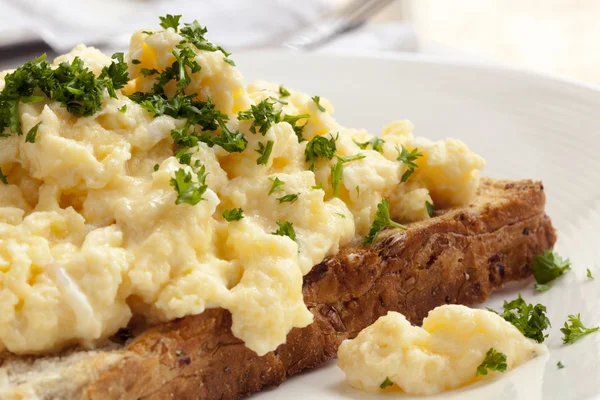 Scrambled Eggs on Toast — Stock Photo, Image