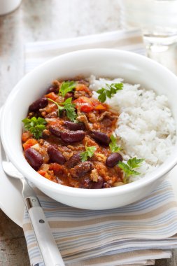 Chilli con carne pirinç