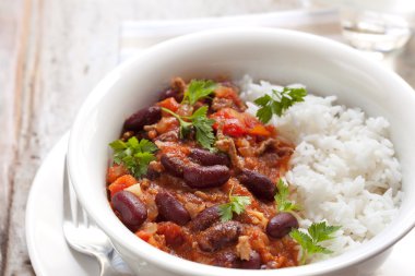 Chilli con carne pirinç