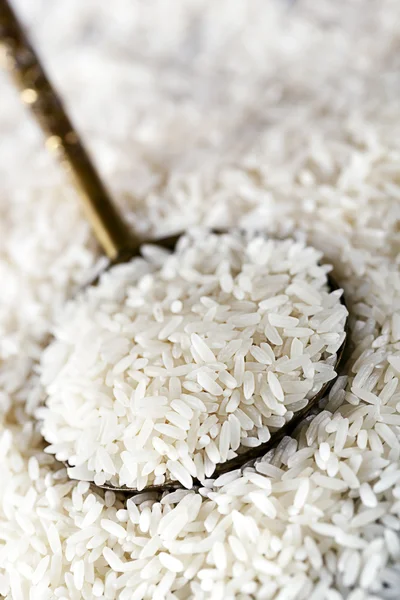 Arroz branco na colher — Fotografia de Stock