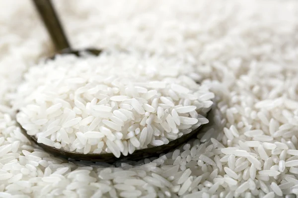 Arroz branco na colher — Fotografia de Stock