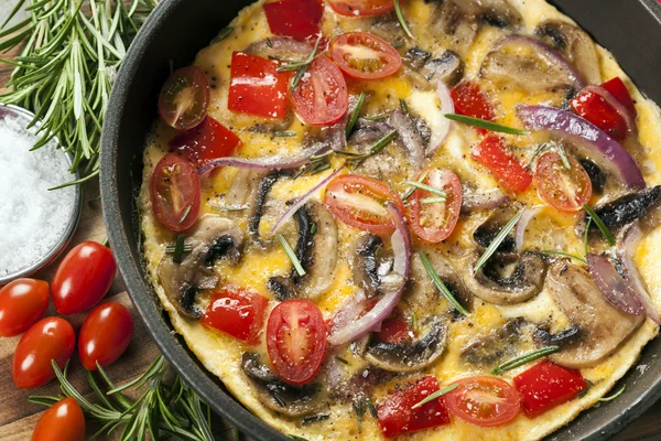 Omelett Kochen in Frypan Draufsicht — Stockfoto