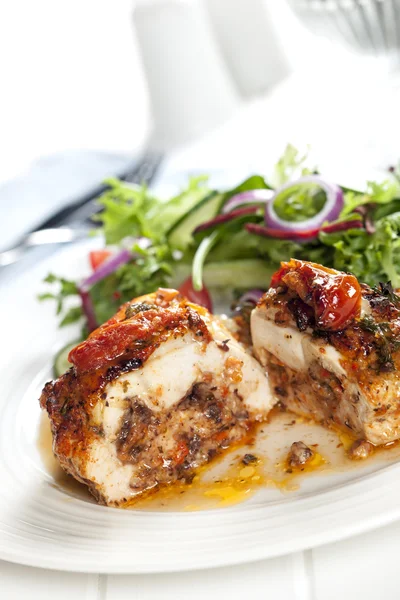 Stuffed Chicken Breast with Salad — Stock Photo, Image