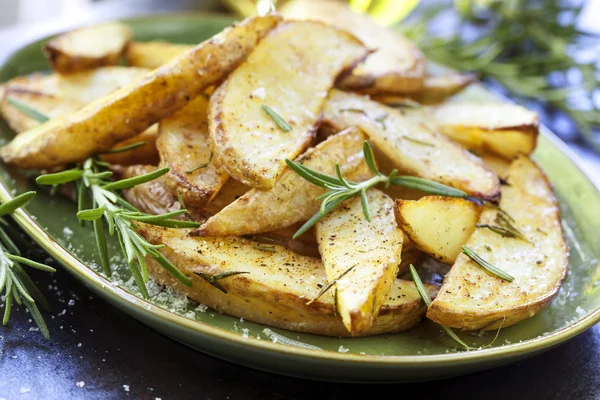 Stekt potatis med rosmarin — Stockfoto