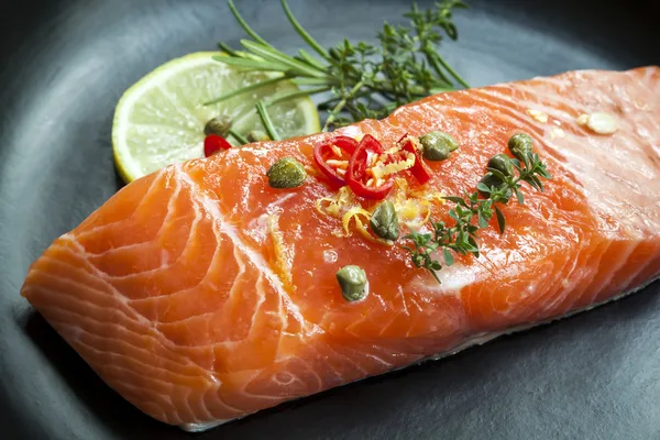 Raw Salmon Steak — Stock Photo, Image