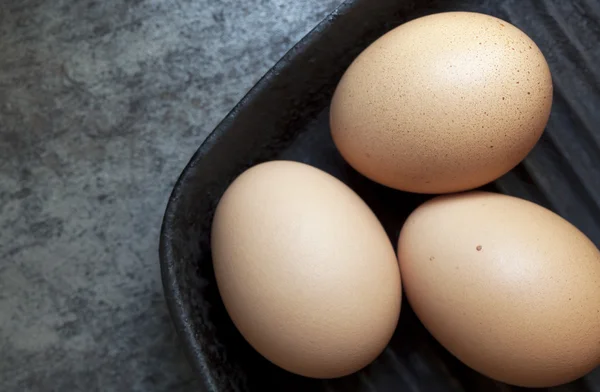 Huevos Marrones en Frypan — Foto de Stock