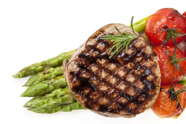 fileto mignon kuşkonmaz ve domates ile