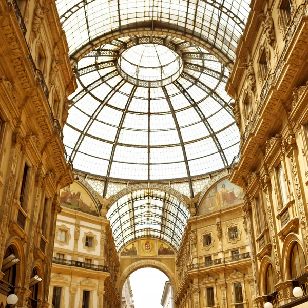 Milan shopping galleria emanuele vittorio ii — Stockfoto