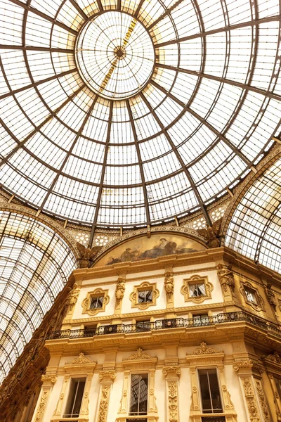 Milão Compras Emanuele Vittorio II Galleria — Fotografia de Stock