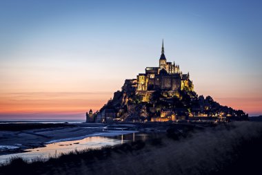 Mont saint michel gün batımında