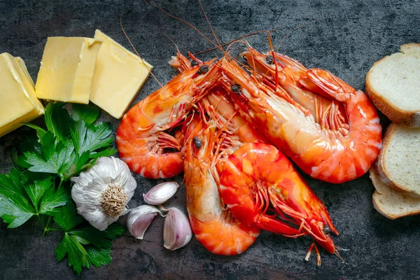 Ingrédients Pour Crevettes Garlis Crevettes Sur Ardoise Avec Fond Noir — Photo