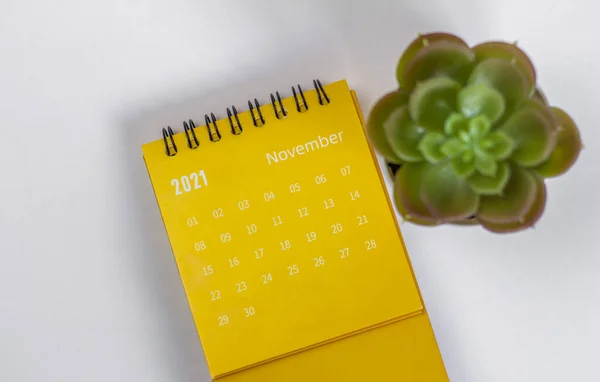 2021年11月のテアオフカレンダー。各日付の計画と管理のためのデスクトップカレンダー. — ストック写真