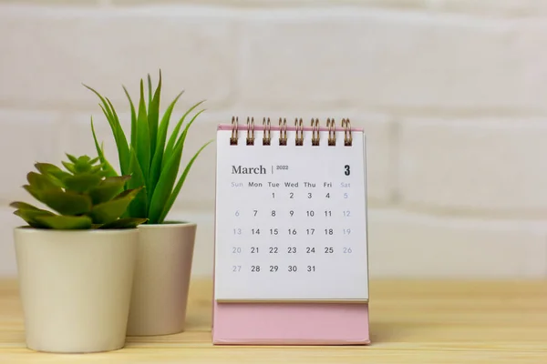 Calendario per marzo 2022 su sfondo chiaro. Foto Stock
