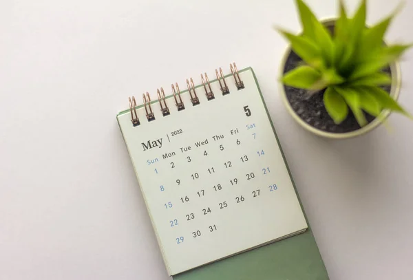 May 2022 Desk Calendar of the year. Calendar for planning and managing each date. Лицензионные Стоковые Фото
