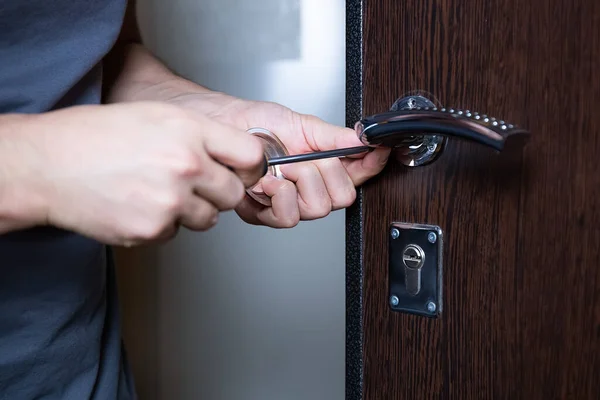 Locksmith Replacing Door Lock New Losing Keys Robbery Protection Safety — Foto de Stock