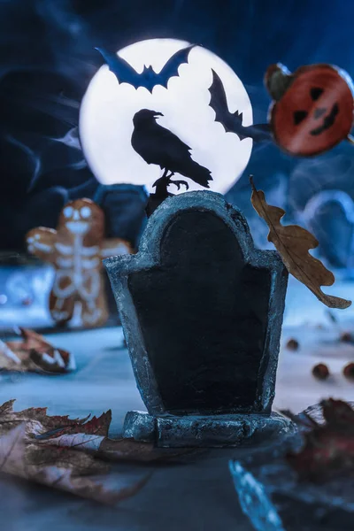 Закрыть Надгробие Кладбище Принято Страшное Кладбище Тумане Ночью Лунном Свете — стоковое фото
