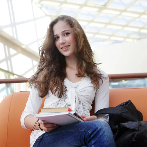 Girl in campus — Stock Photo, Image