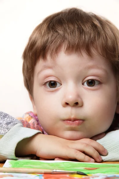 Glückliche Kinder zeichnen Bild — Stockfoto