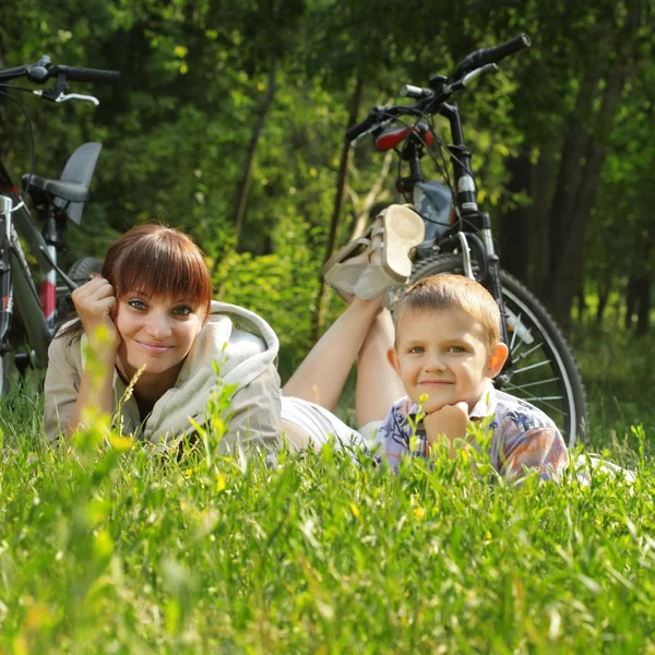 Family on bike cycling in park — Stock Photo, Image