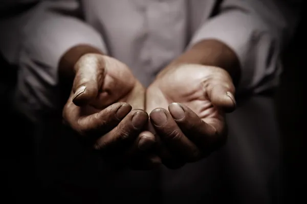 Dolgozó kezét a régi ember — Stock Fotó