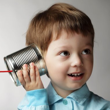 Güzellik oğlan Dinle konserve telefon